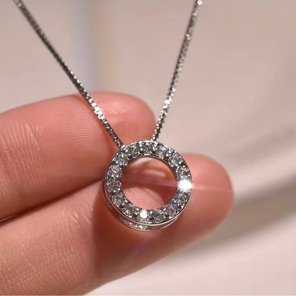 Silver Plated Shiny Zircon Circle Rings Pendant Necklace - Picture 3 of 6